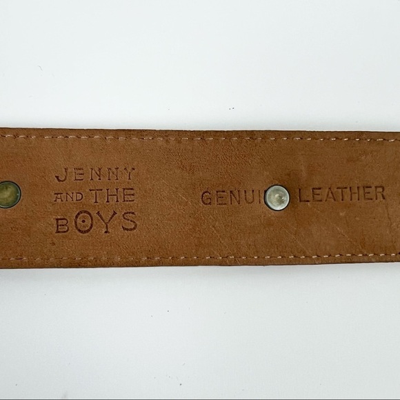 JENNY AND THE BOYS White Leather Belt with Brass Hardware and Conches, Size S - Picture 5 of 5